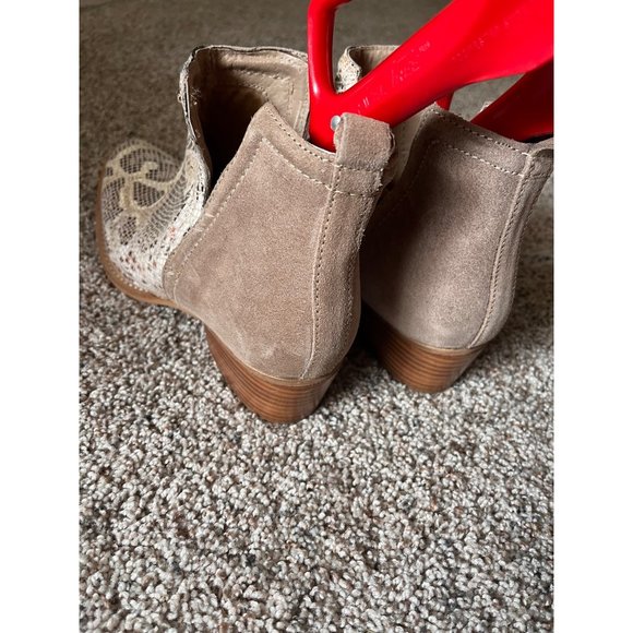 DIBA TRUE Short Side Snake Print Boots Sz 9 - Picture 3 of 4